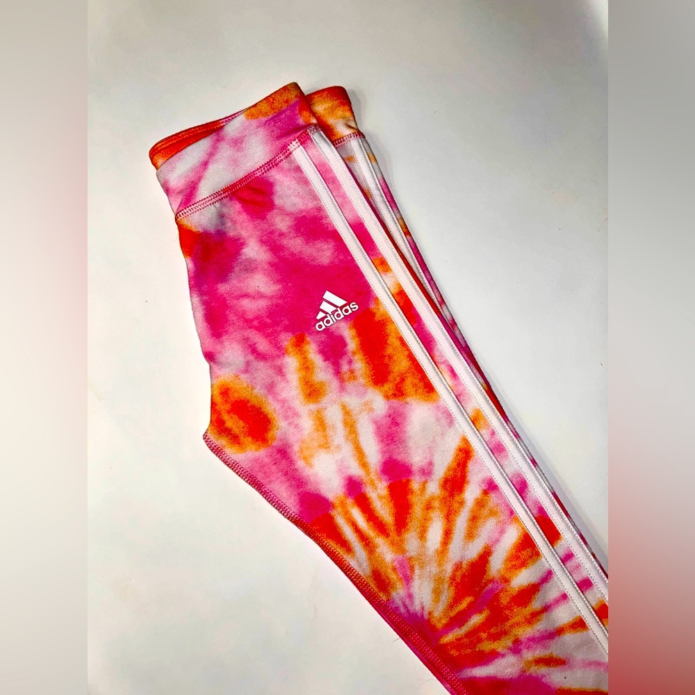 Girls Addidas tye dye cropped leggings S (7/8)